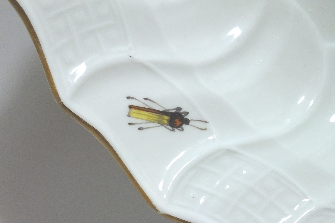Meissen - Plat en porcelaine à décor d'oiseaux et d'insectes - XVIIIe Siècle