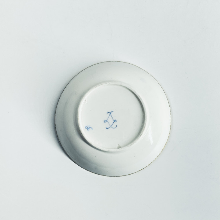 Vincennes-Sèvres - Toilet cup decorated with flying birds - Eighteenth century