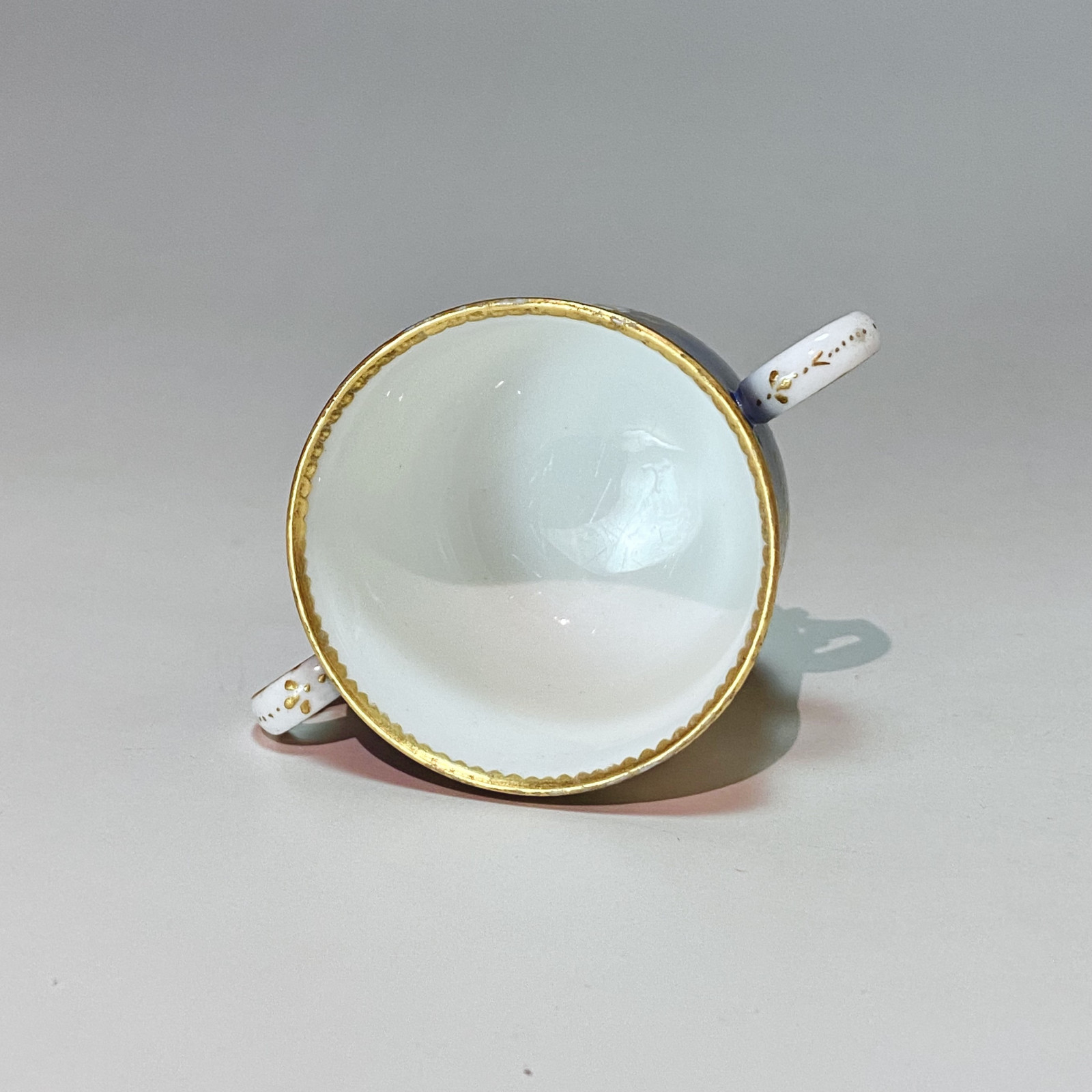 Vincennes-Sèvres - Toilet cup decorated with flying birds - Eighteenth century