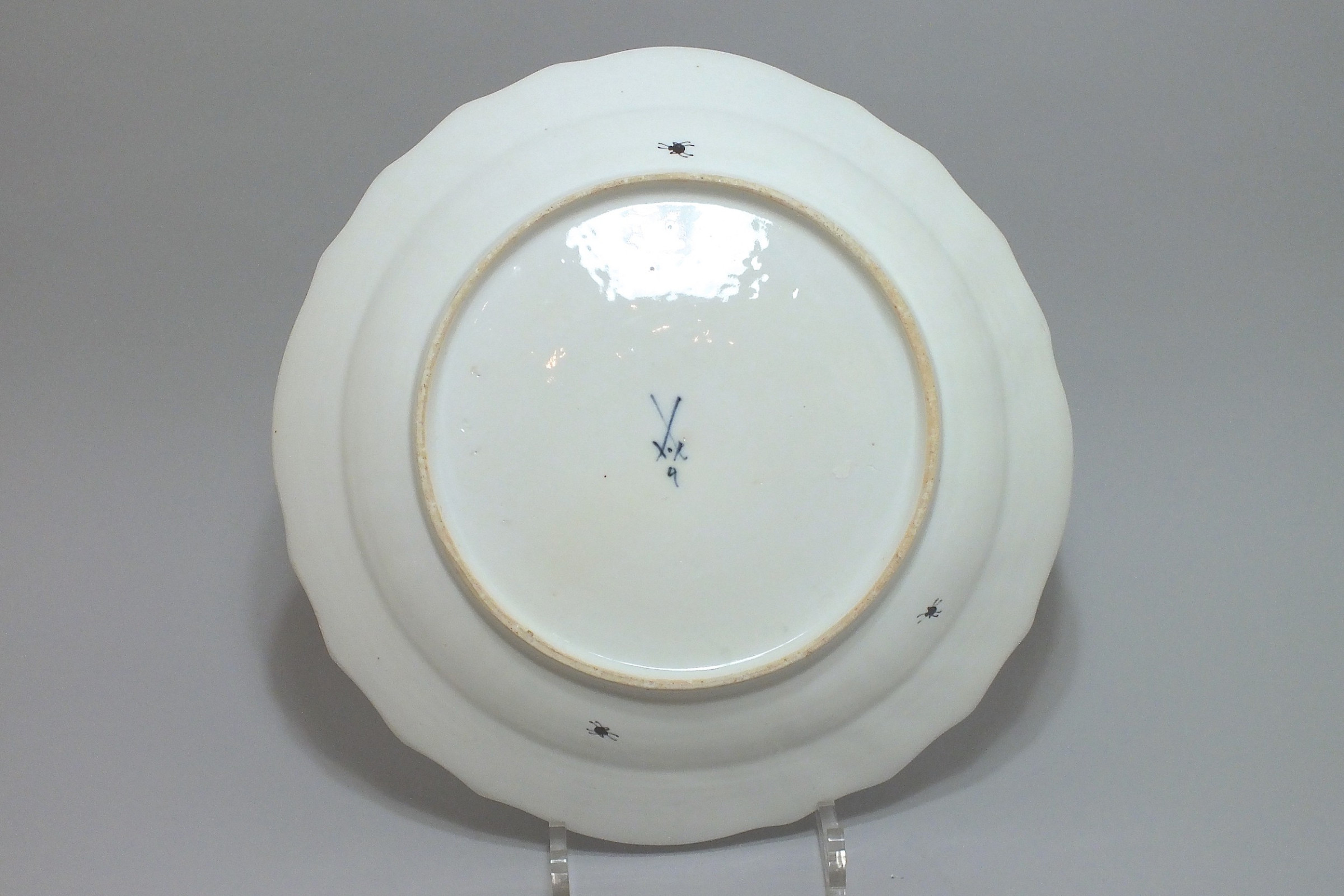 Meissen - Plat en porcelaine à décor d'oiseaux et d'insectes - XVIIIe Siècle