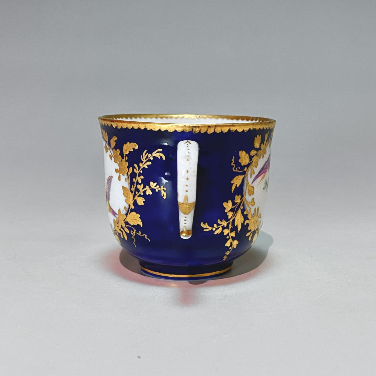 Vincennes-Sèvres - Toilet cup decorated with flying birds - Eighteenth century