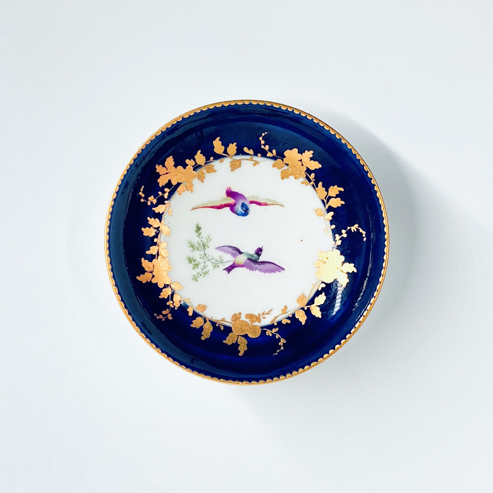 Vincennes-Sèvres - Toilet cup decorated with flying birds - Eighteenth century