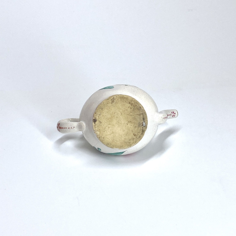 Moustiers - Canard de malade à décor d’une sauterelle - XVIIIe siècle