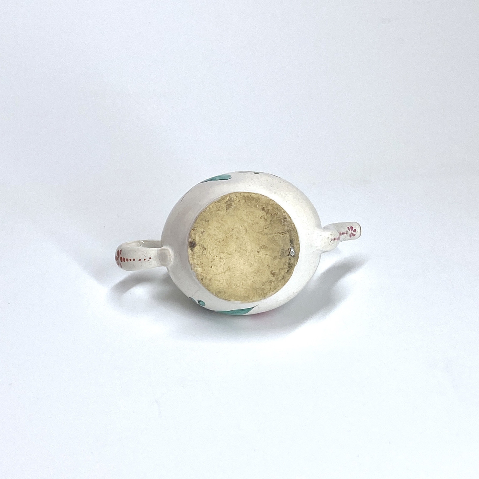 Moustiers - Canard de malade à décor d’une sauterelle - XVIIIe siècle