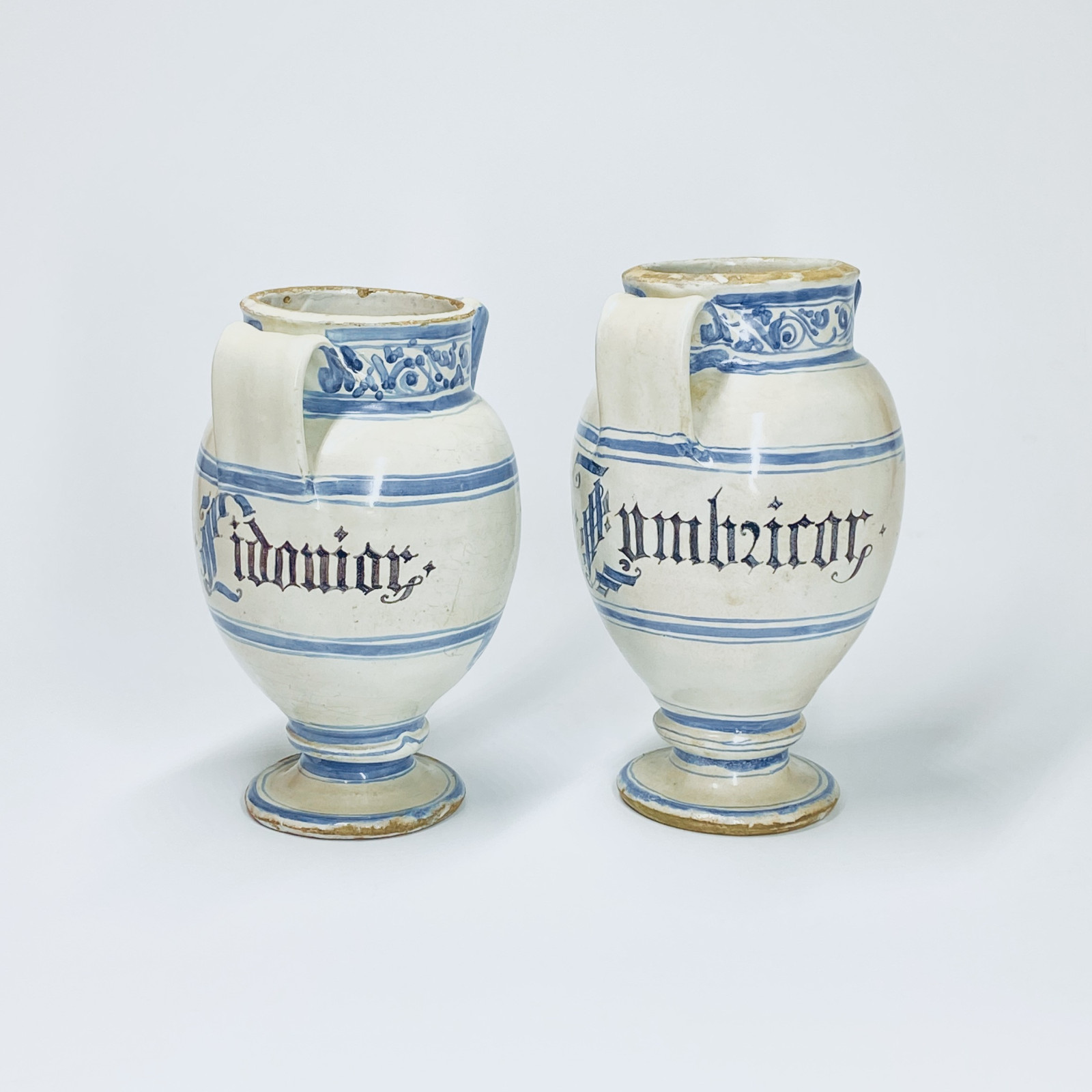 Lyon - Deux chevrettes d’Apothicairerie - XVIIe siècle