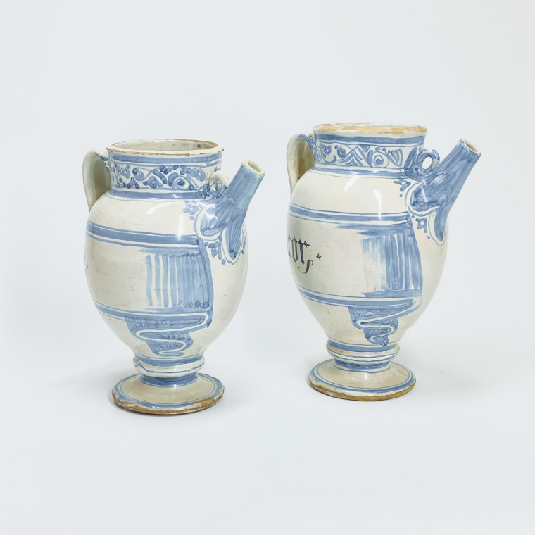 Lyon - Deux chevrettes d’Apothicairerie - XVIIe siècle