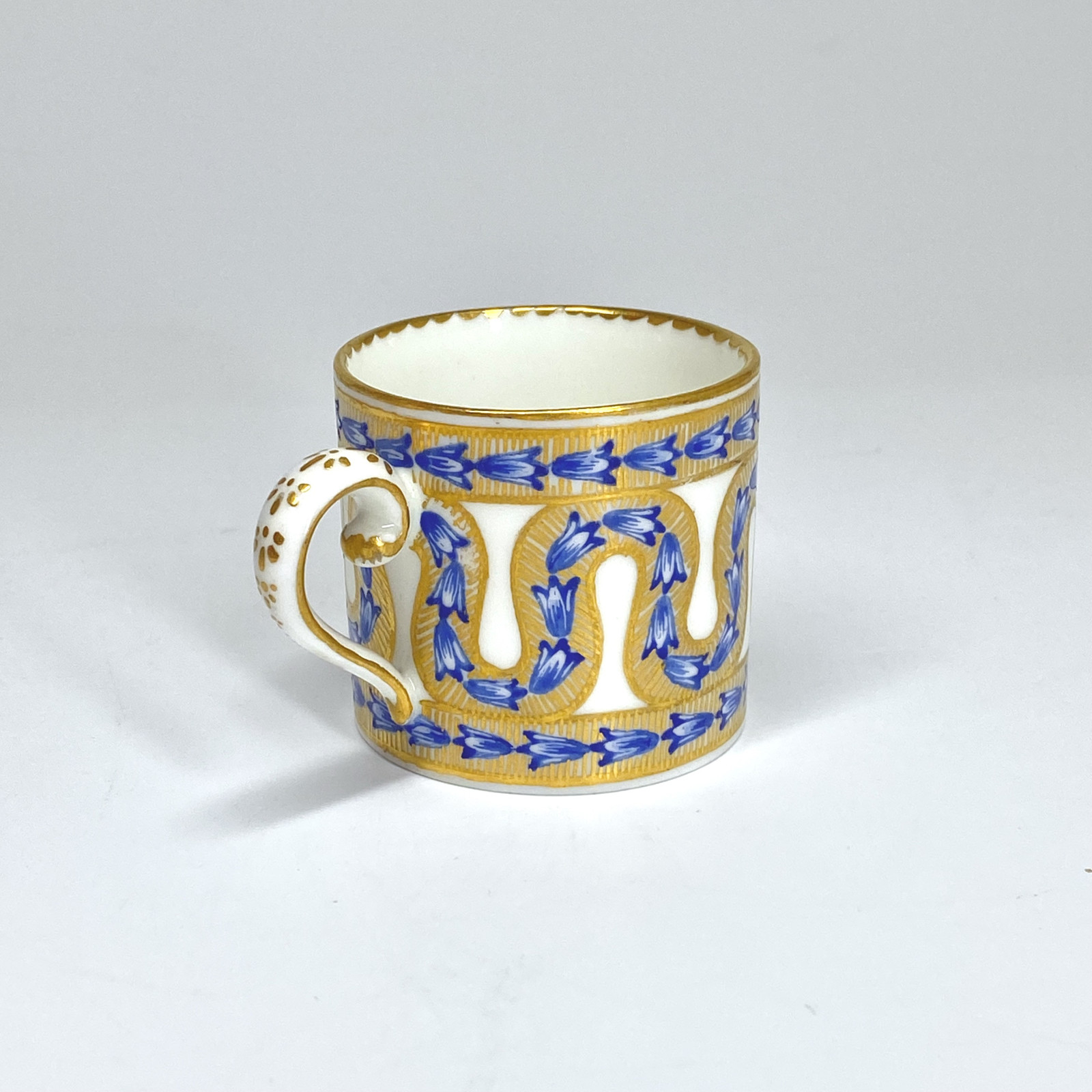 Sèvres - Tasse mignonnette de forme litron - XVIIIe siècle - vers 1770