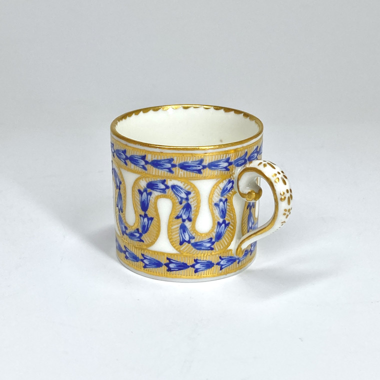 Sèvres - Tasse mignonnette de forme litron - XVIIIe siècle - vers 1770
