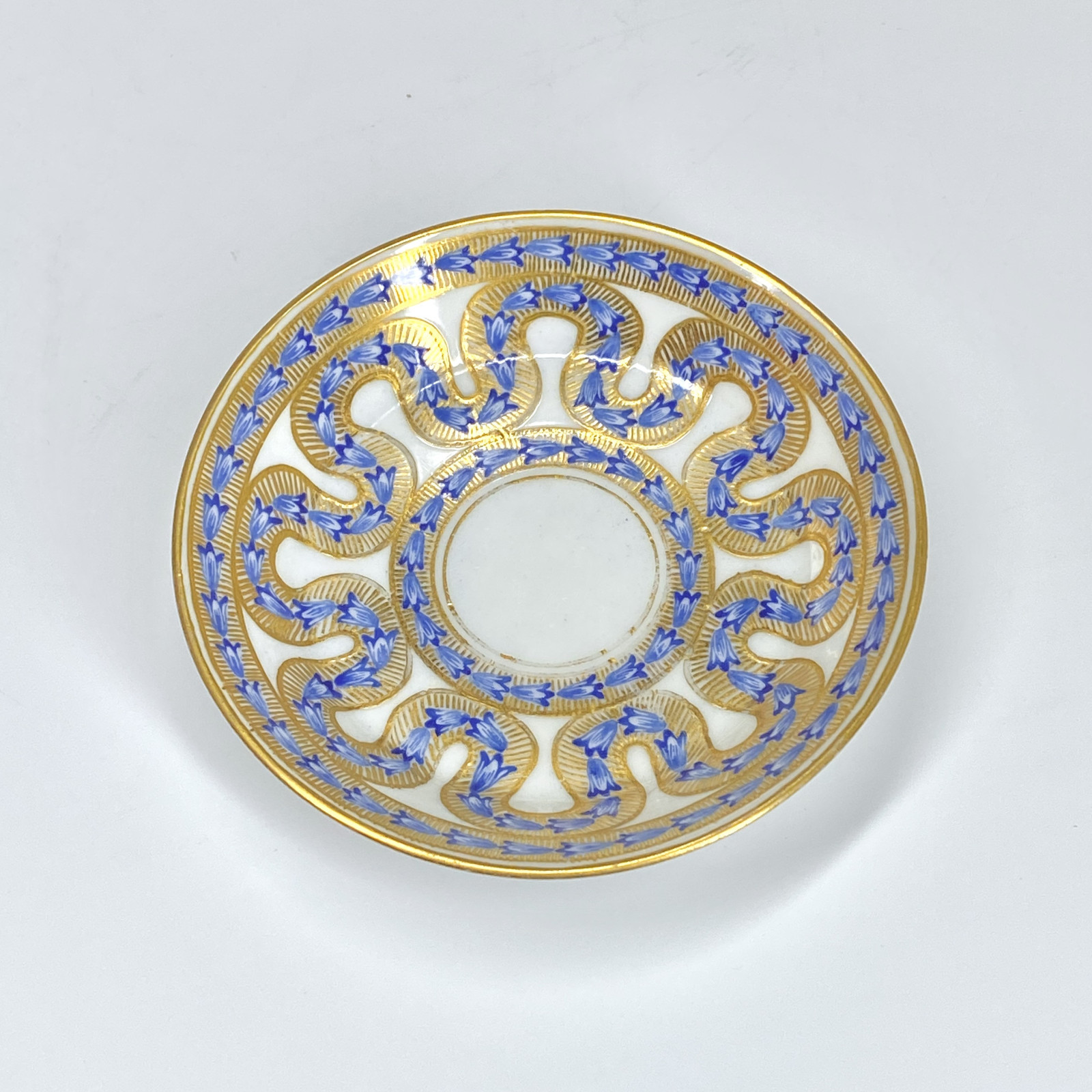 Sèvres - Tasse mignonnette de forme litron - XVIIIe siècle - vers 1770