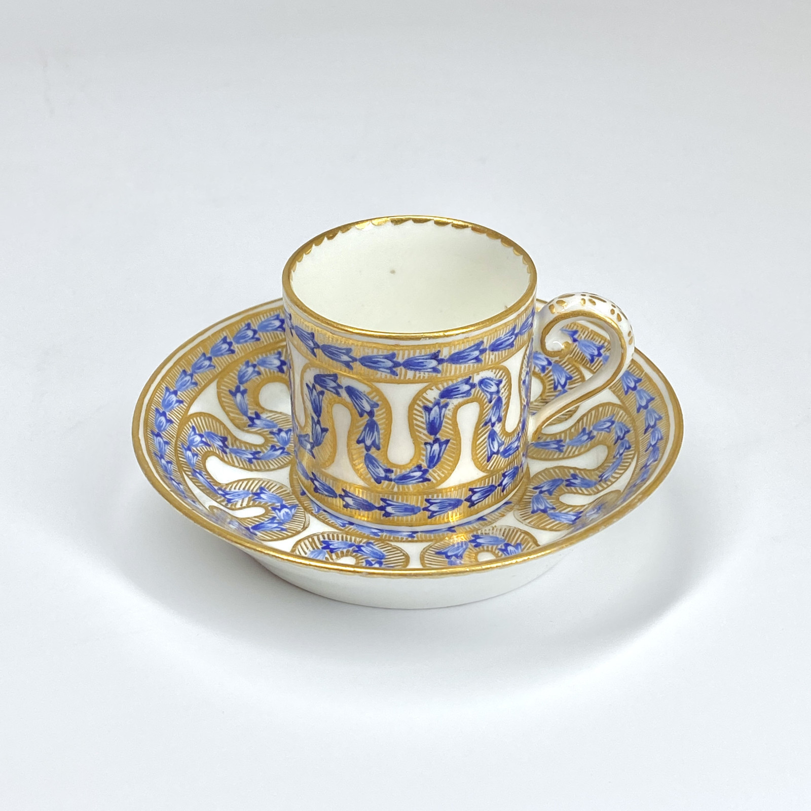 Sèvres - Tasse mignonnette de forme litron - XVIIIe siècle - vers 1770
