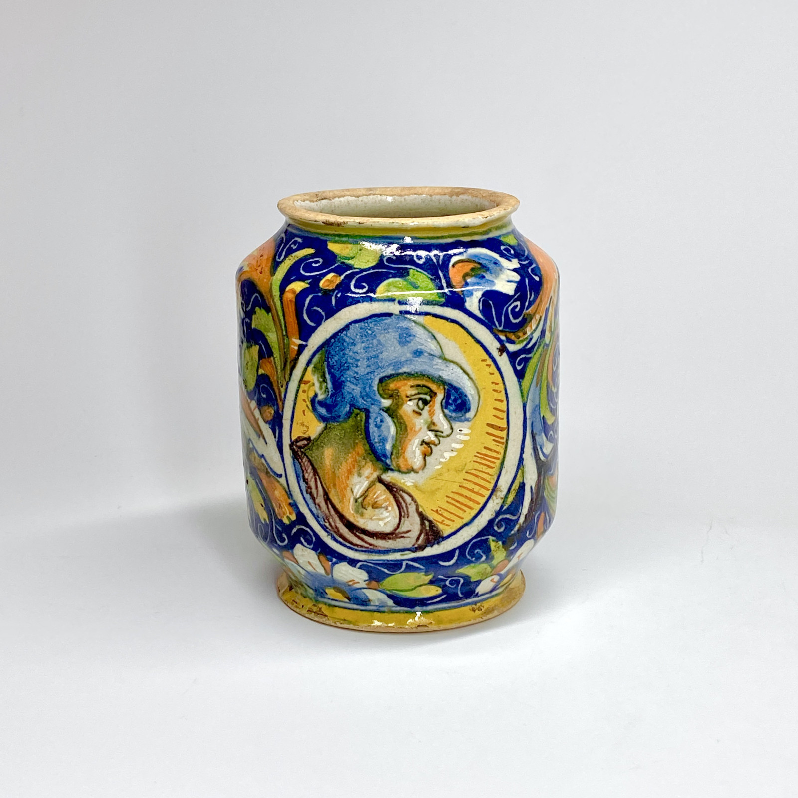 Albarello in Venetian majolica - Workshop of Maestro Domenico - Sixteenth century