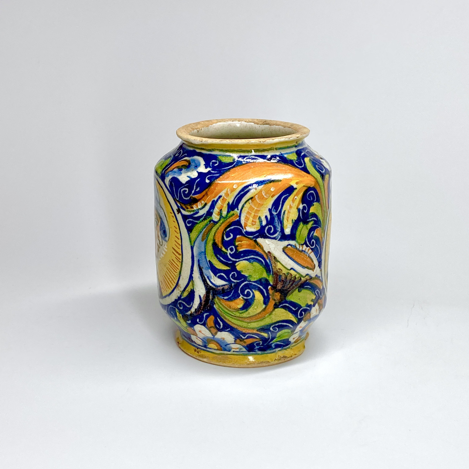 Albarello in Venetian majolica - Workshop of Maestro Domenico - Sixteenth century