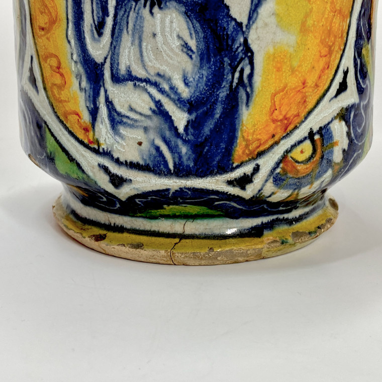 Slightly waisted albarello in Venetian majolica - Workshop of Maestro Domenico - Sixteenth century