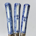 Trois fourchettes avec manche en porcelaine de Saint-Cloud - Vers 1710-1730