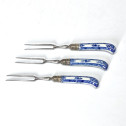 Trois fourchettes avec manche en porcelaine de Saint-Cloud - Vers 1710-1730