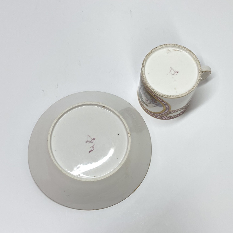 Sèvres - Cup and saucer decorated with maritime scenes - Eighteenth century