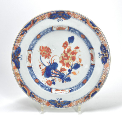 Chine - Plat à décor imari aux papillons - Époque Qianlong (1736-1795)