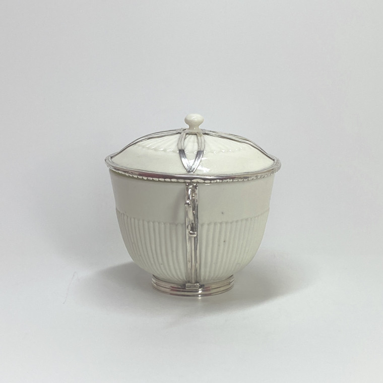 Saint-Cloud - Covered pot mounted in silver - Eighteenth century