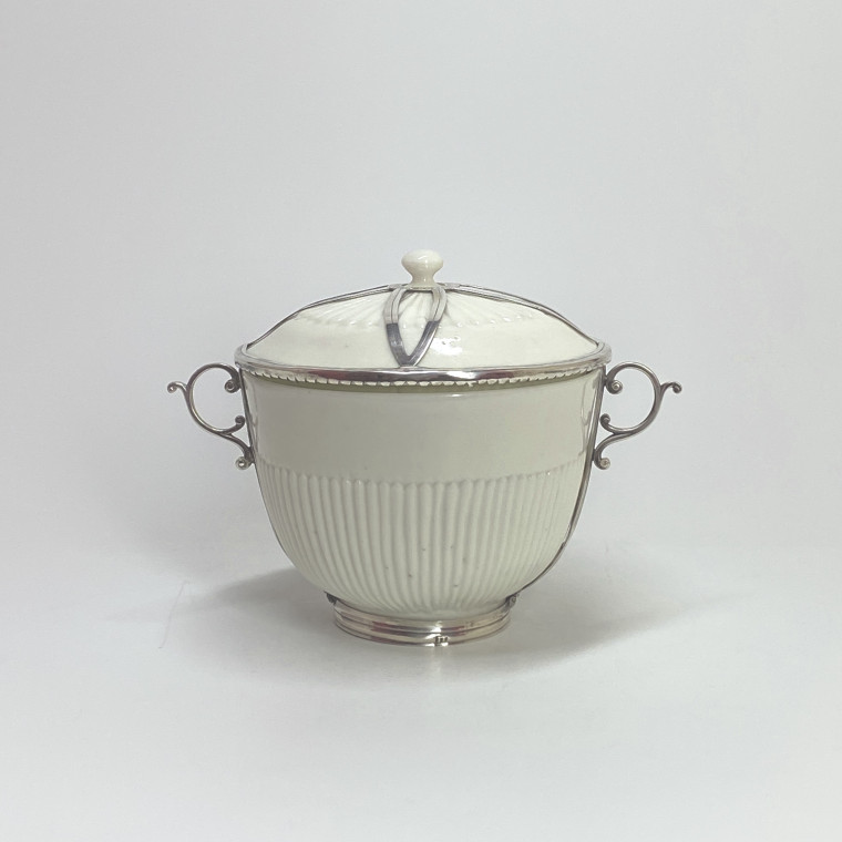 Saint-Cloud - Covered pot mounted in silver - Eighteenth century