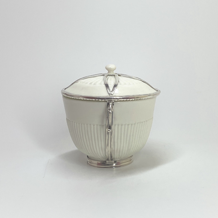 Saint-Cloud - Covered pot mounted in silver - Eighteenth century