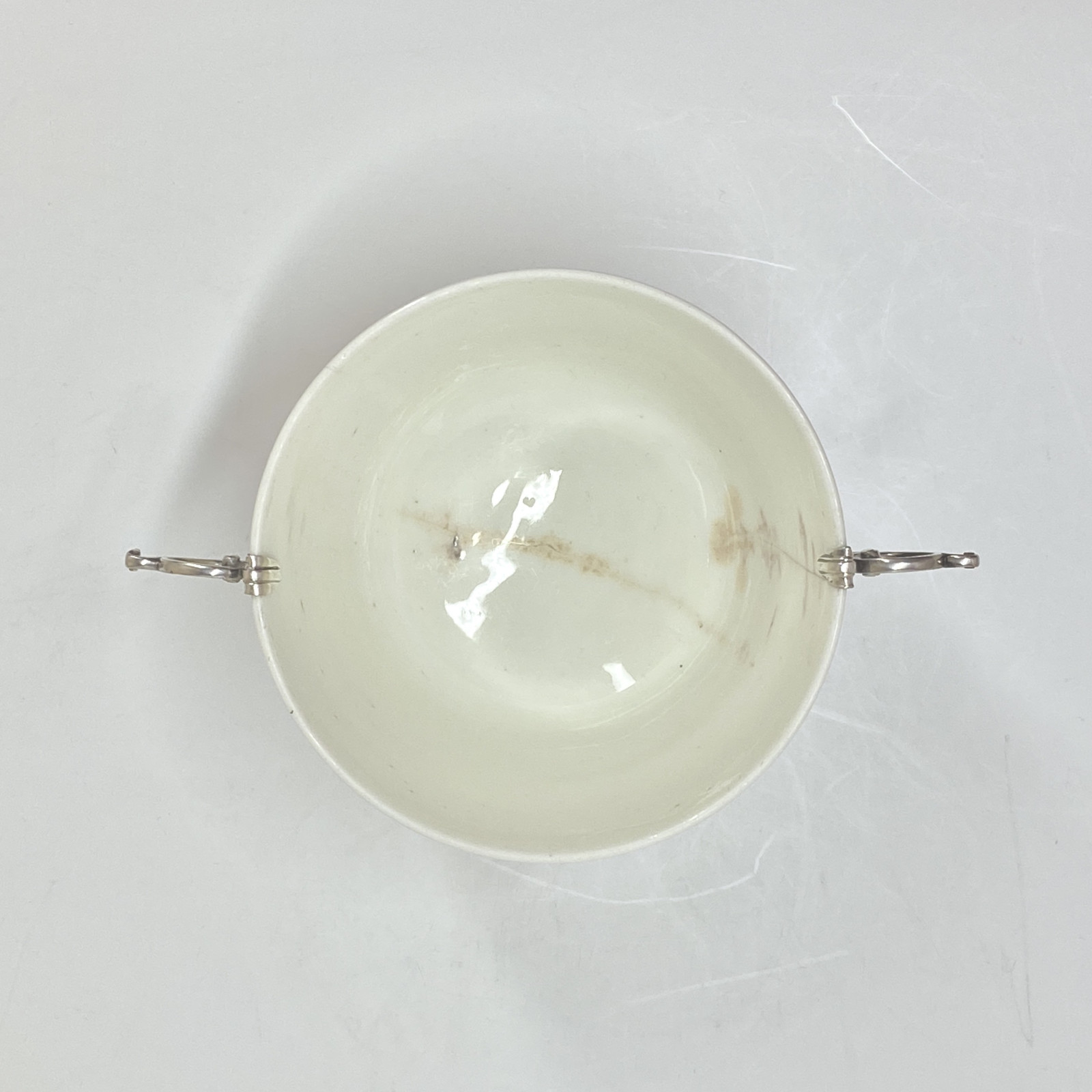 Saint-Cloud - Covered pot mounted in silver - Eighteenth century