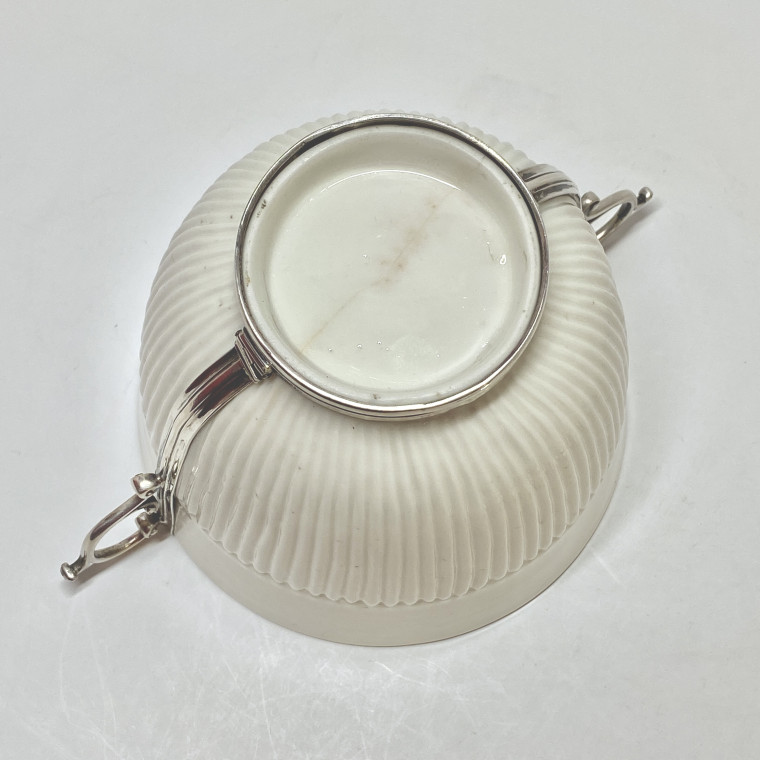 Saint-Cloud - Covered pot mounted in silver - Eighteenth century