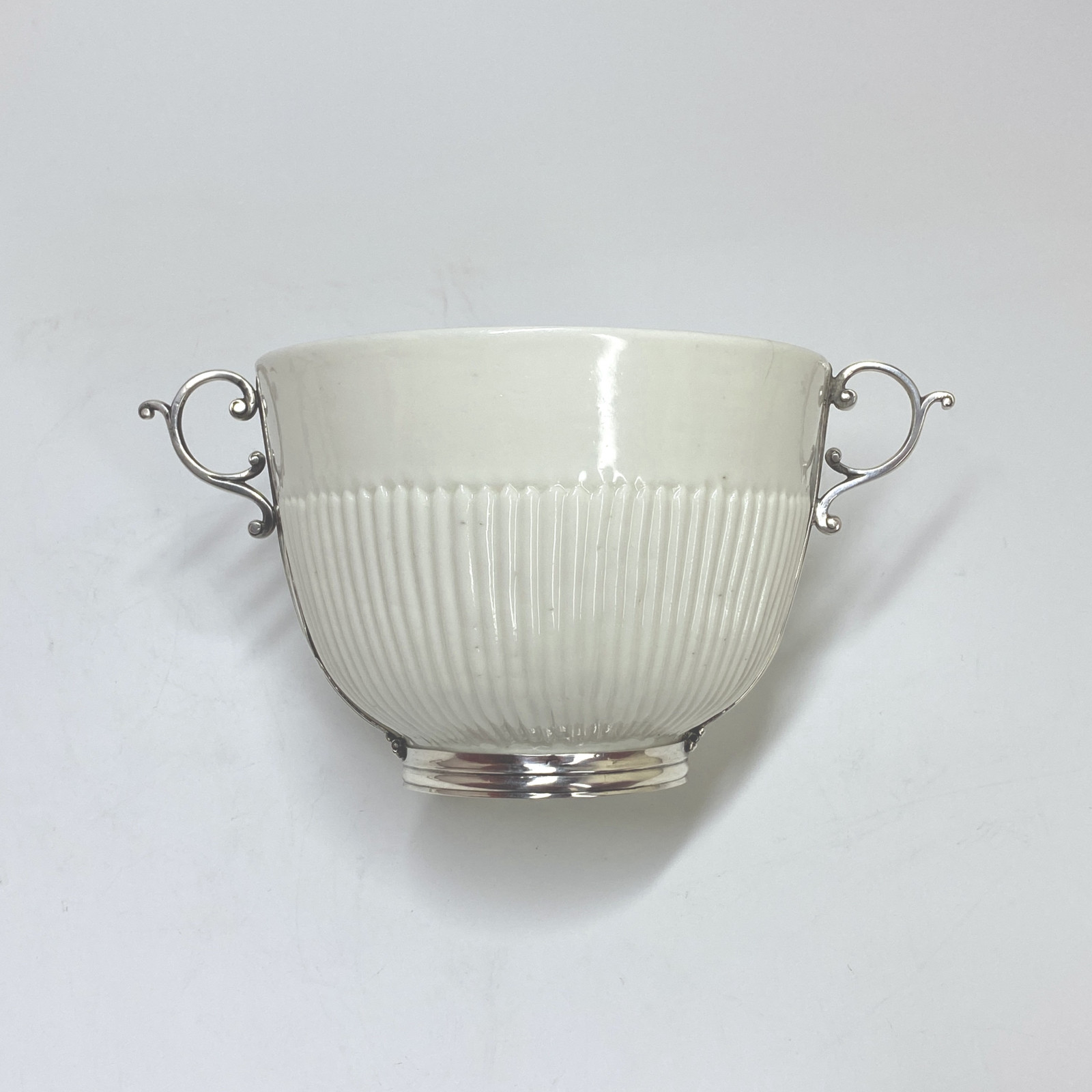 Saint-Cloud - Covered pot mounted in silver - Eighteenth century