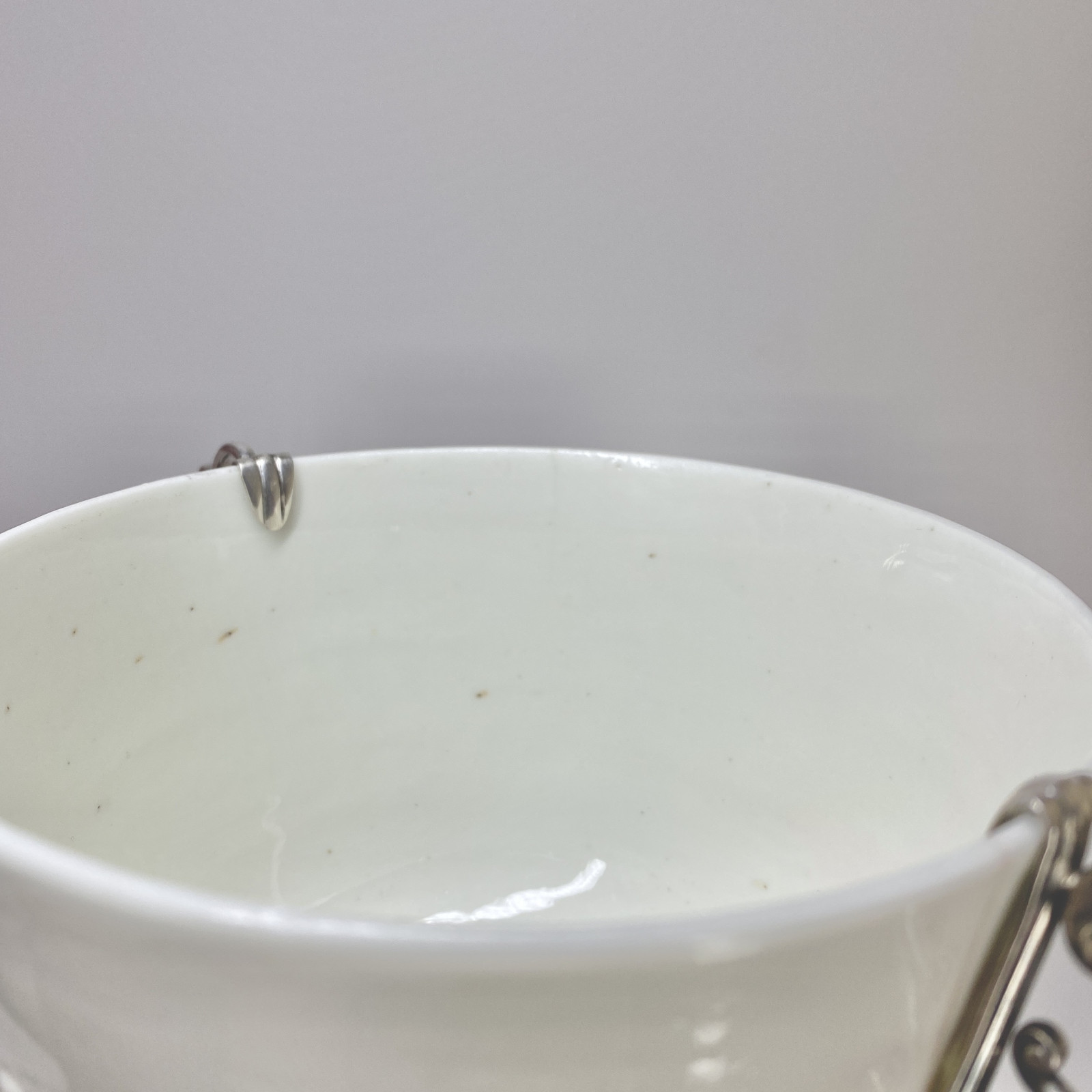 Saint-Cloud - Pot couvert monté en argent - XVIIIe siècle