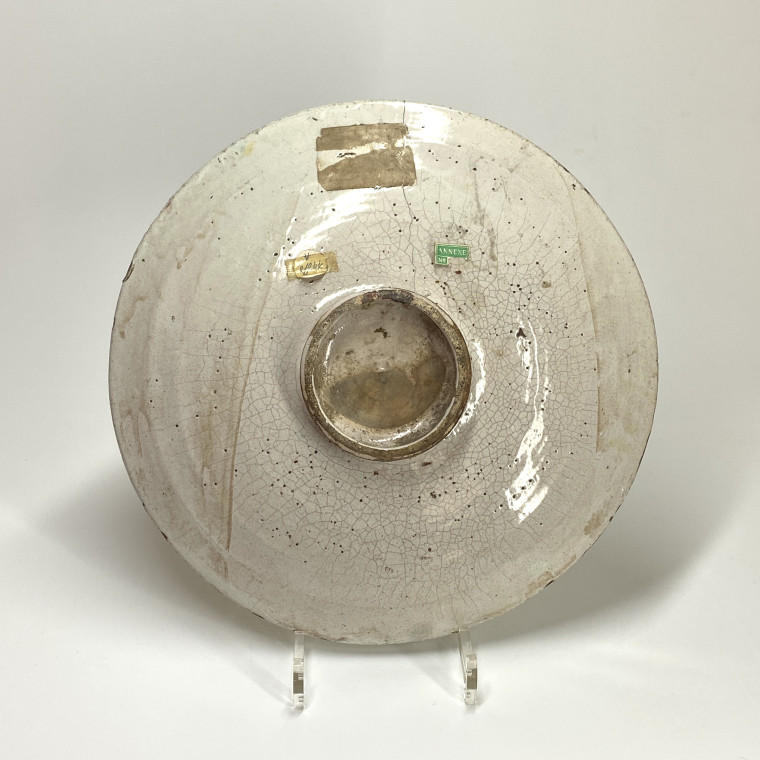 Majolica dish from Deruta representing the virgin and child - Seventeenth century