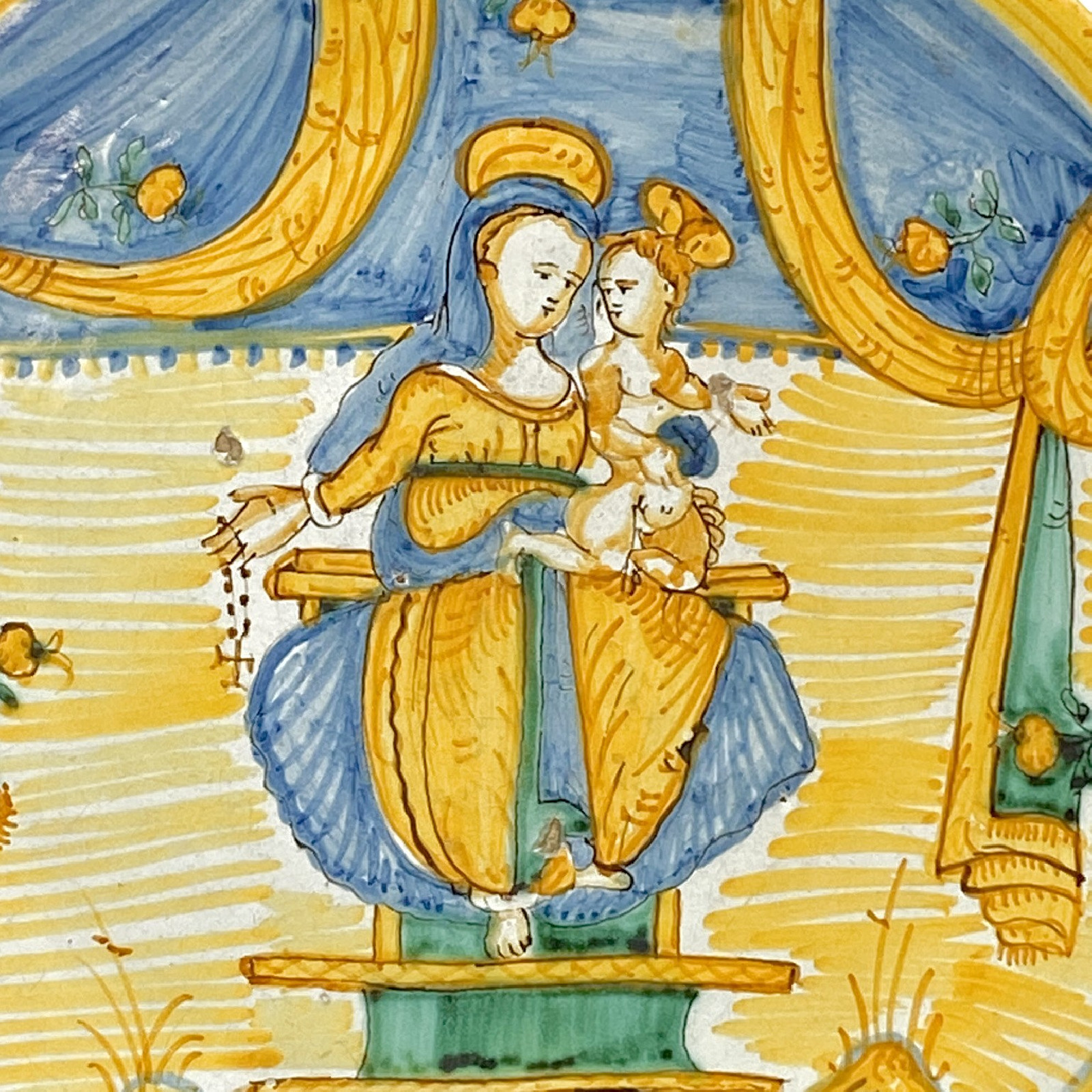 Majolica dish from Deruta representing the virgin and child - Seventeenth century