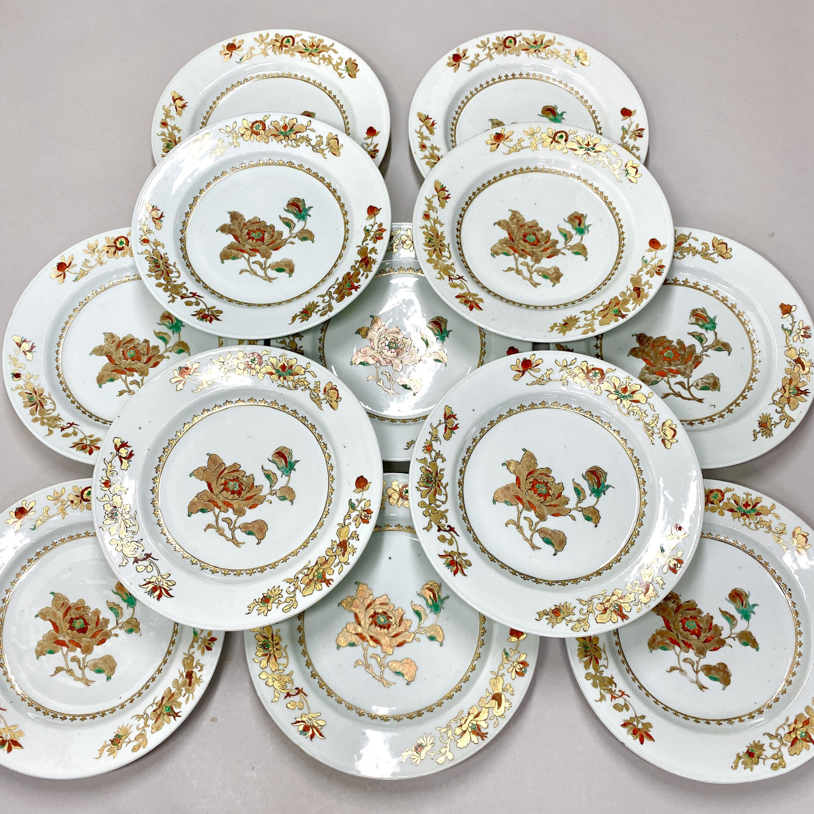 Chine - Suite de douze assiettes - Époque Qianlong