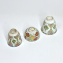 Kütahya - Deux gobelets et une tasse à décor polychrome stylisé -  XVIIIe siècle