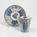 Grand gobelet et sa soucoupe en porcelaine du Japon du XVIIIe siècle monté en argent au XIXe siècle.