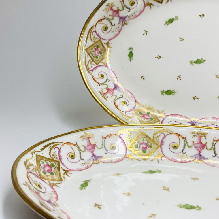 Paris - Porcelaine de Nast - Paire de petits plats ovales - Vers 1800
