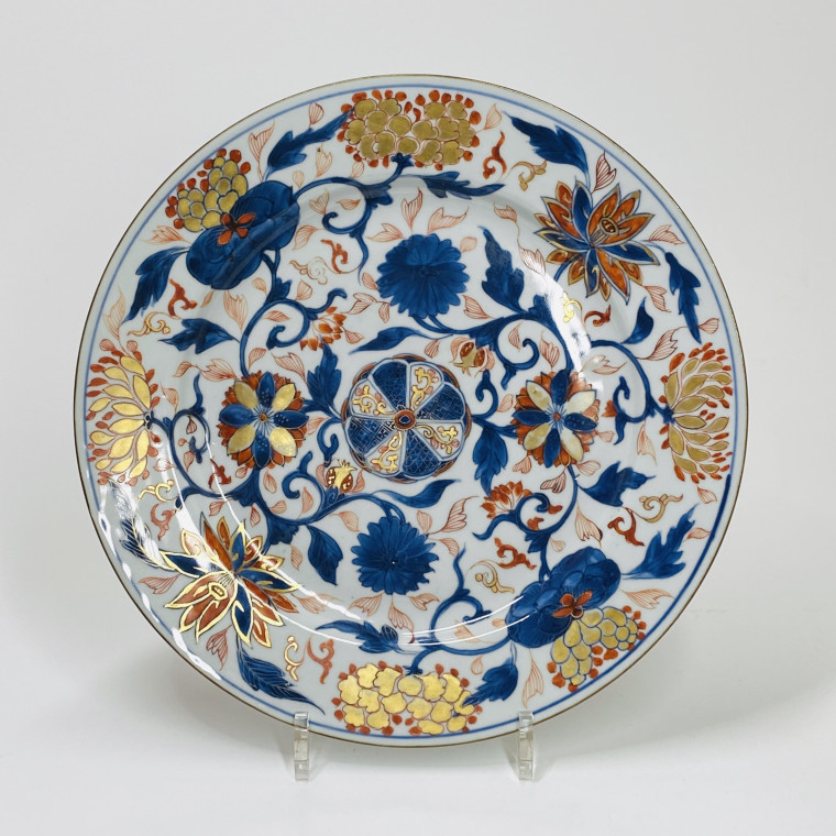 China - Dish with "Imari" decoration - Kangxi period (1662-1722)