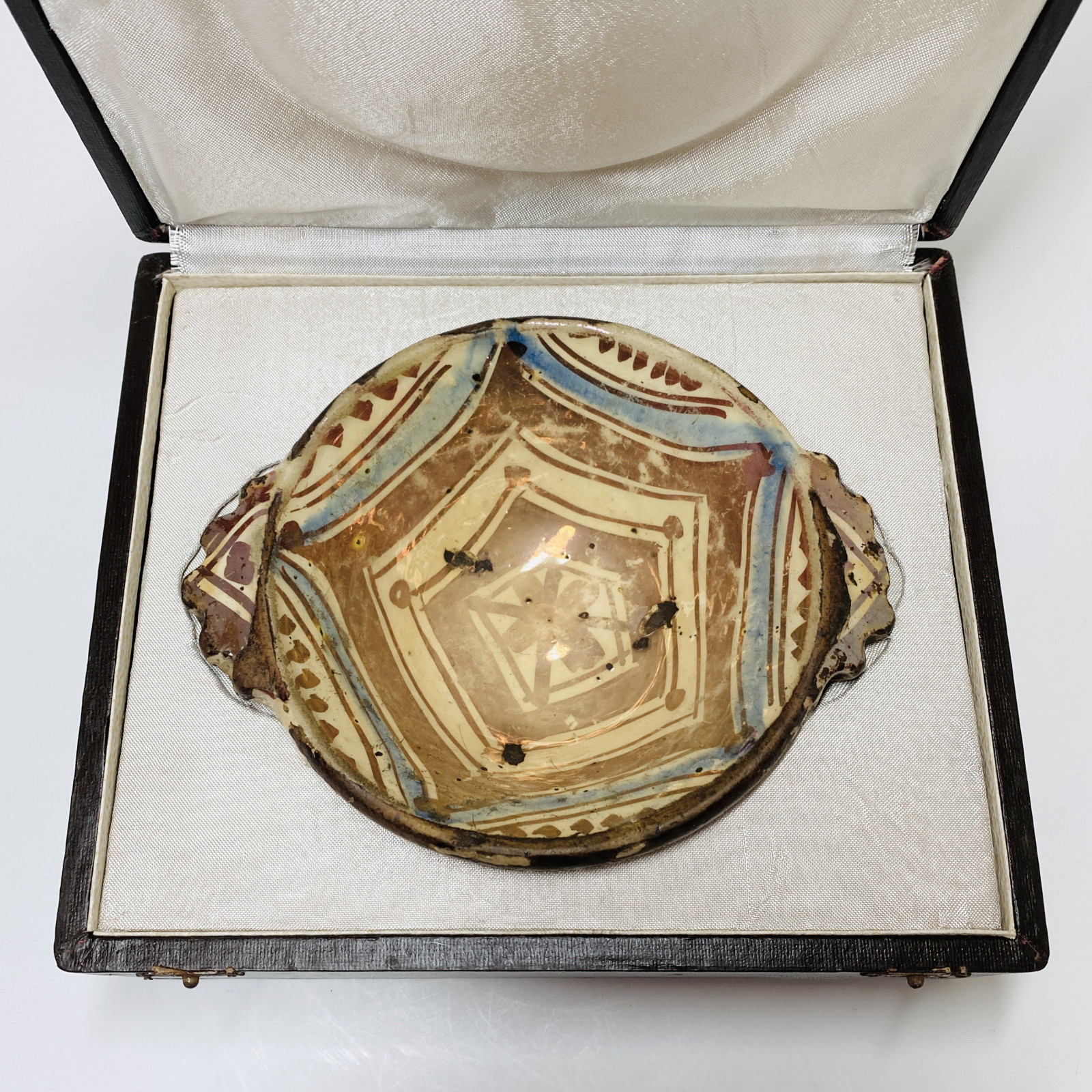 Manises (Valence) - Hispano-Mauresque - Seventeenth century - Winged bowl (3)