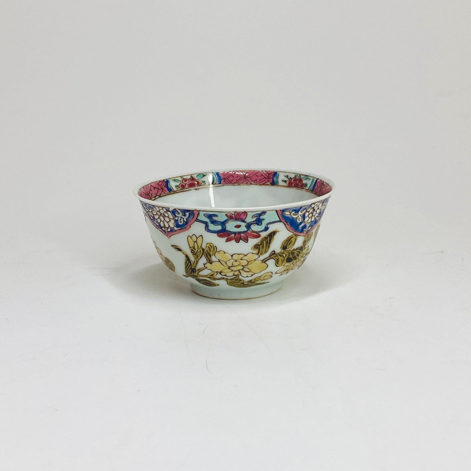 Sorbet et sa soucoupe en porcelaine de chine de la famille rose - Période Qianlong (1735-1796)