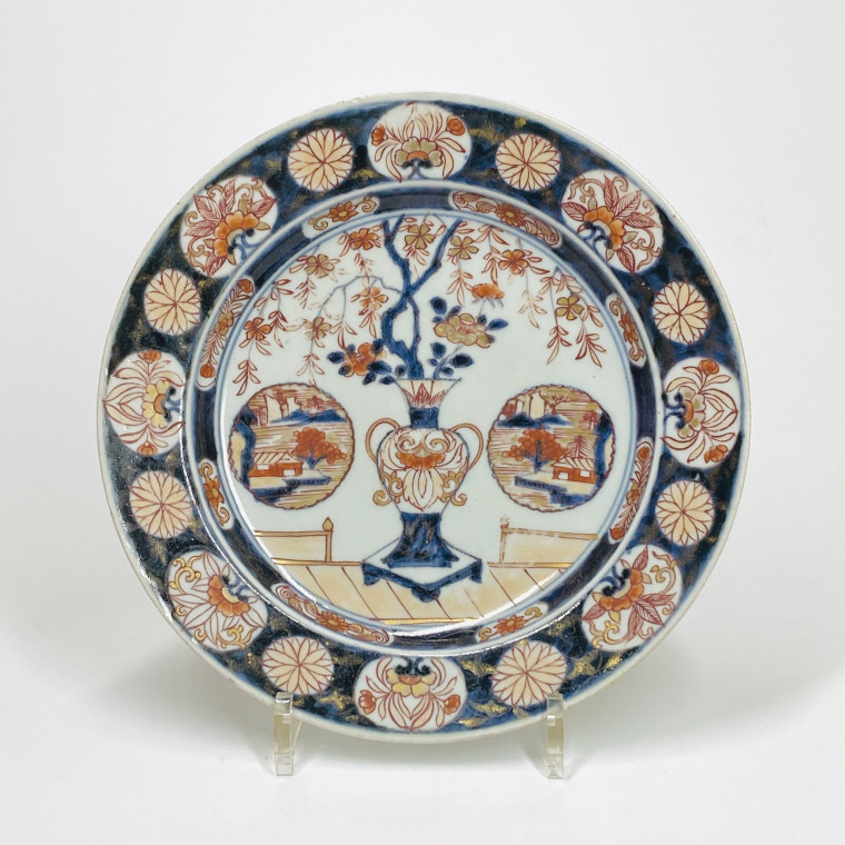 Plat en porcelaine du Japon à décor Imari - début du XVIIIe siècle
