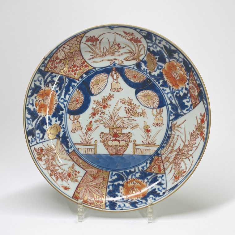 JAPON - Paire de coupes rondes à décor dit "Imari" - XVIIIe siècle