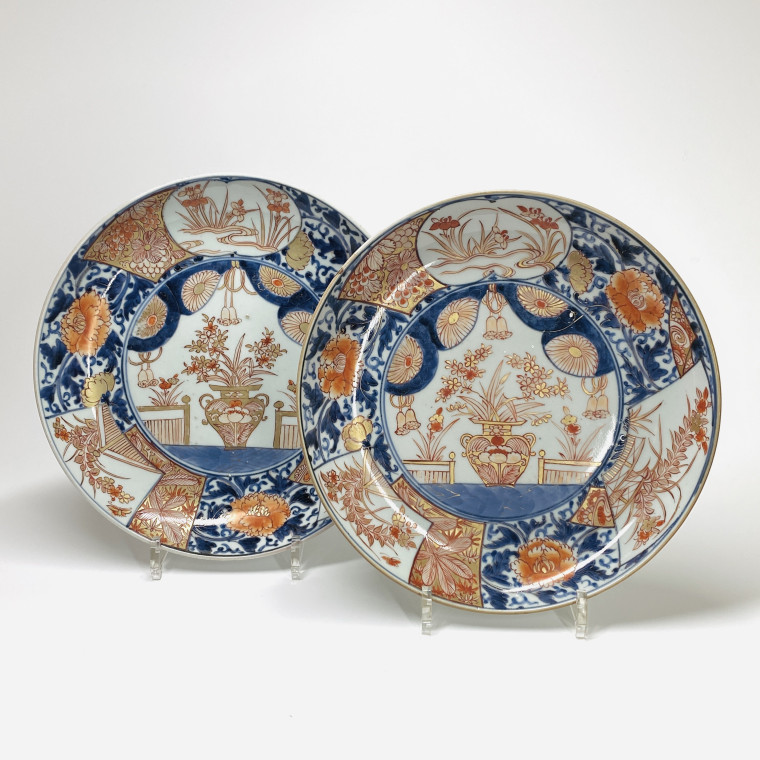 JAPON - Paire de coupes à décor dit "Imari" - XVIIIe siècle
