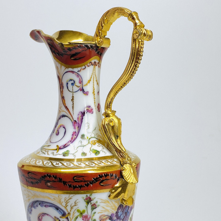 Ewer and its basin in Paris porcelain. Revolutionary era.