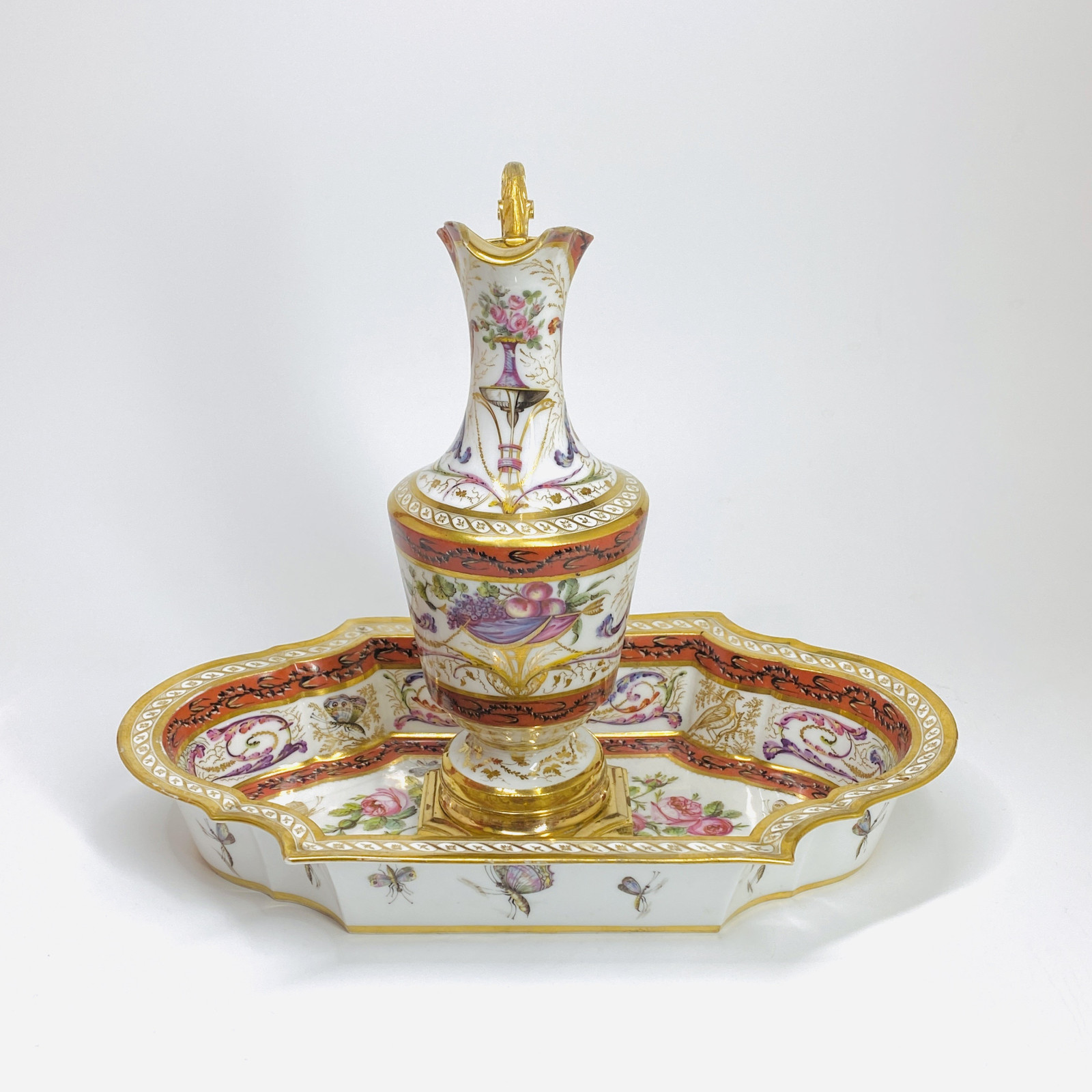 Ewer and its basin in Paris porcelain. Revolutionary era.