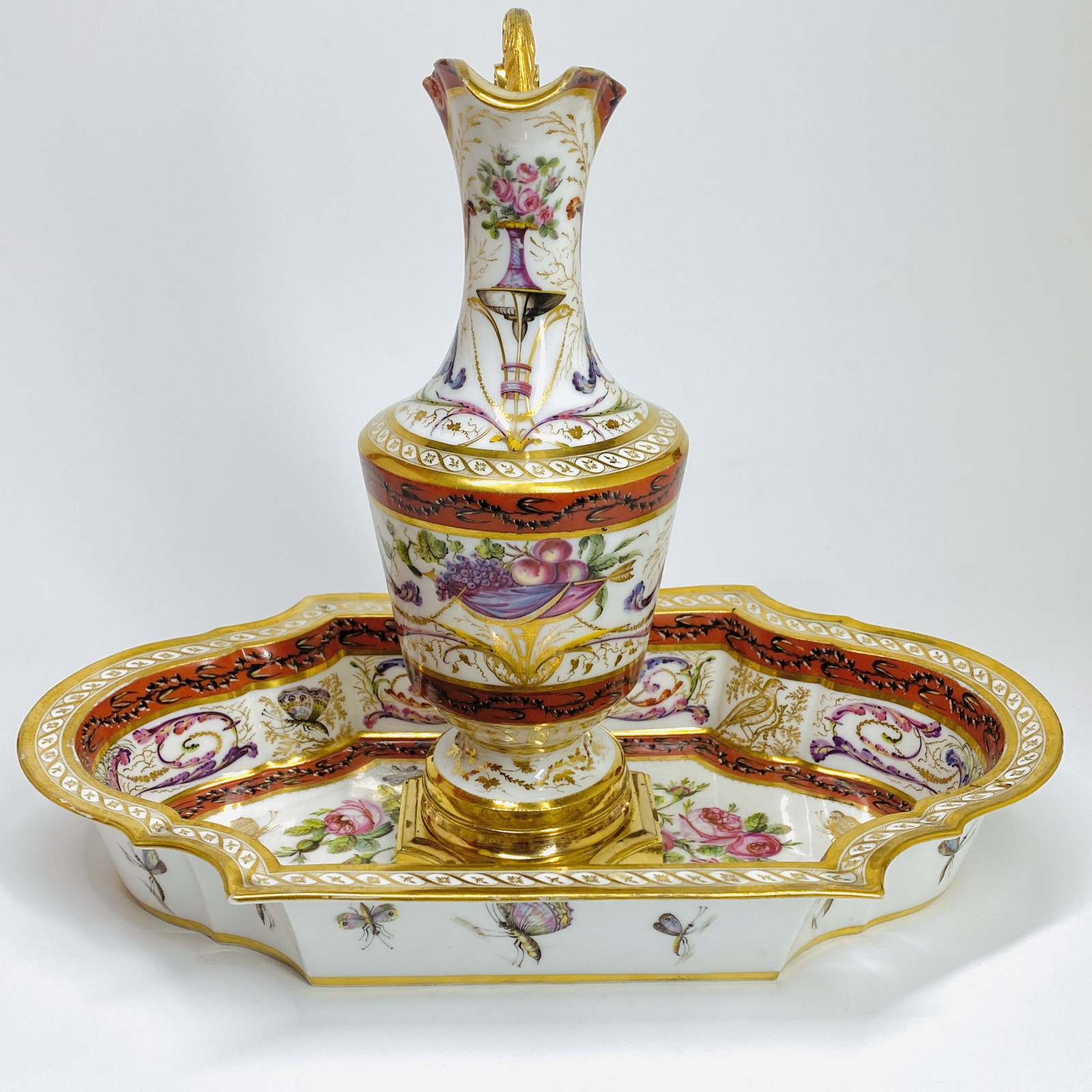 Aiguière et son bassin en porcelaine de Paris. Époque révolutionnaire.