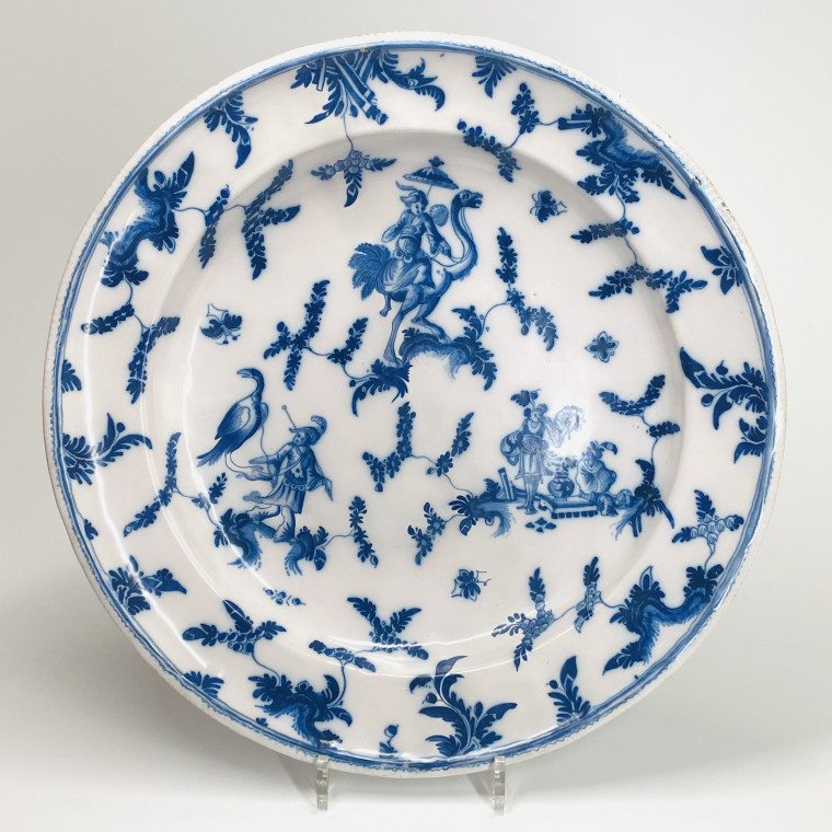 Very large earthenware dish from Moustiers - Eighteenth century