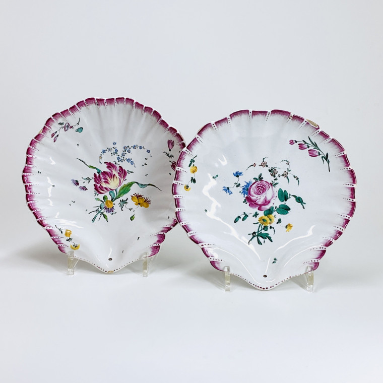 Aprey - Pair of small dishes in the shape of a shell - Eighteenth century