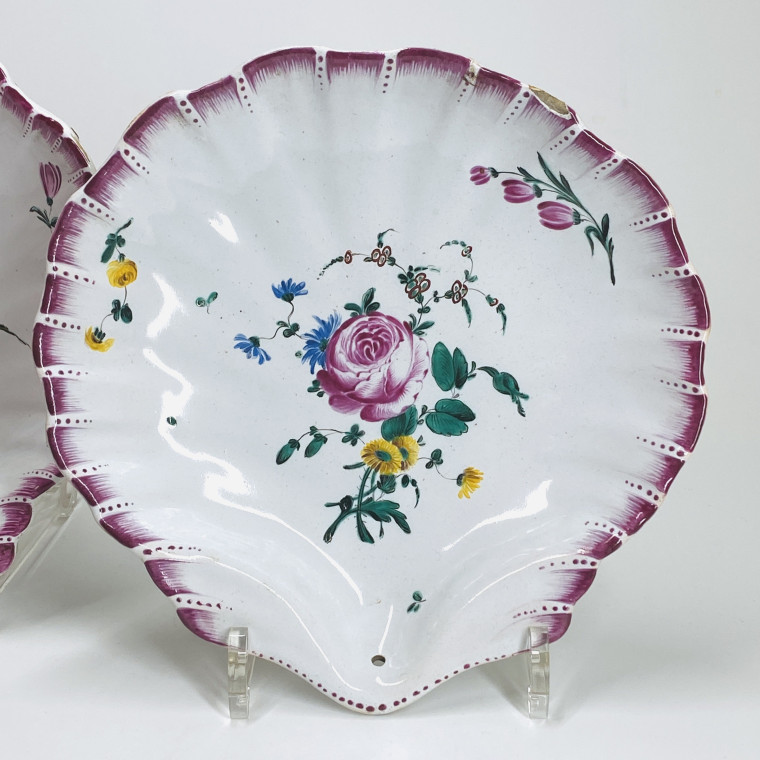 Aprey - Pair of small dishes in the shape of a shell - Eighteenth century