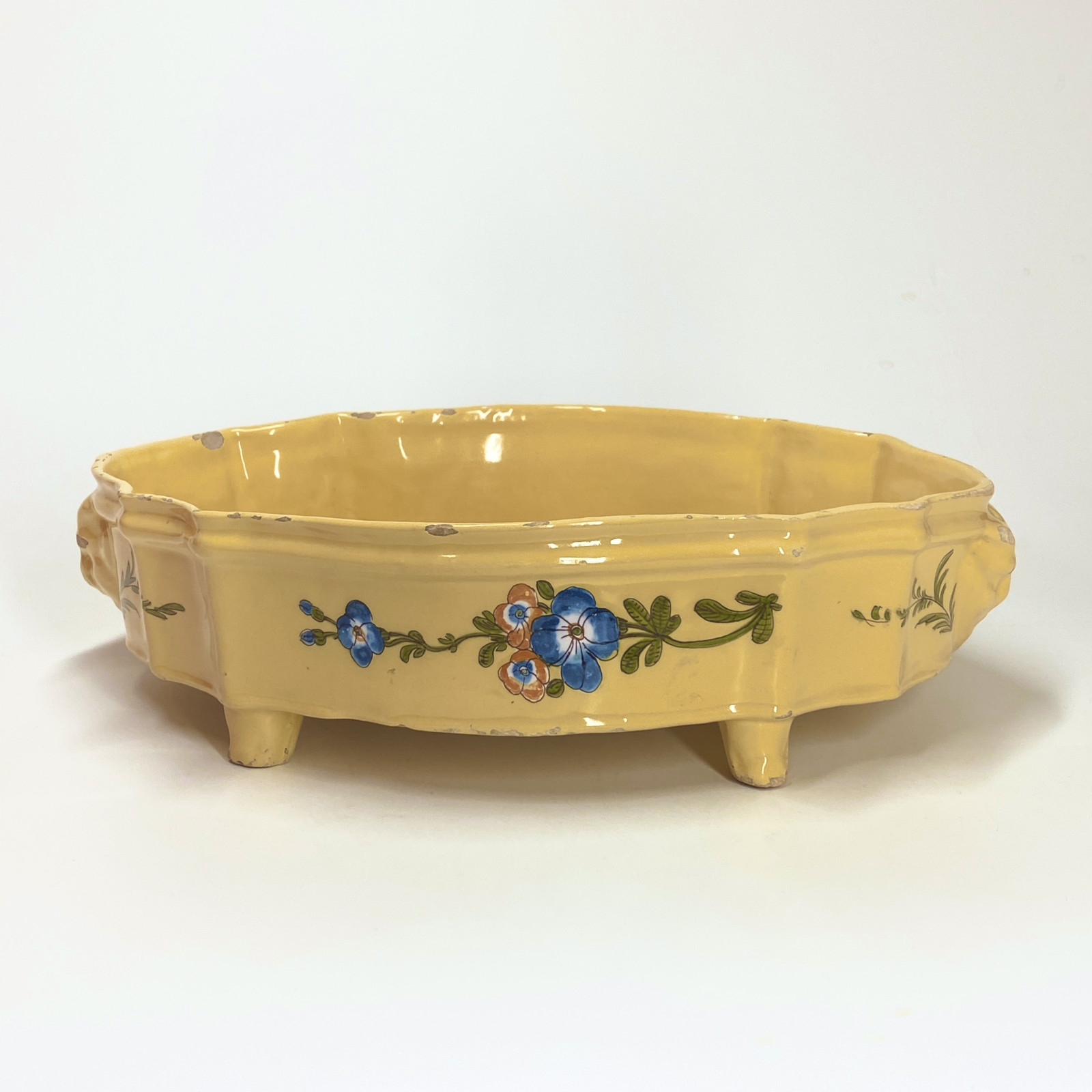 Moustiers - Covered pitcher and its basin with a yellow background - Eighteenth century