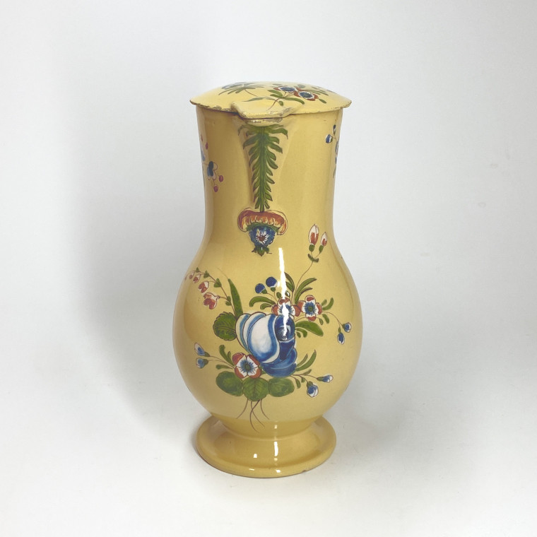 Moustiers - Covered pitcher and its basin with a yellow background - Eighteenth century