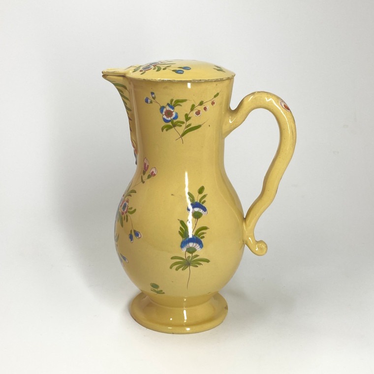 Moustiers - Covered pitcher and its basin with a yellow background - Eighteenth century