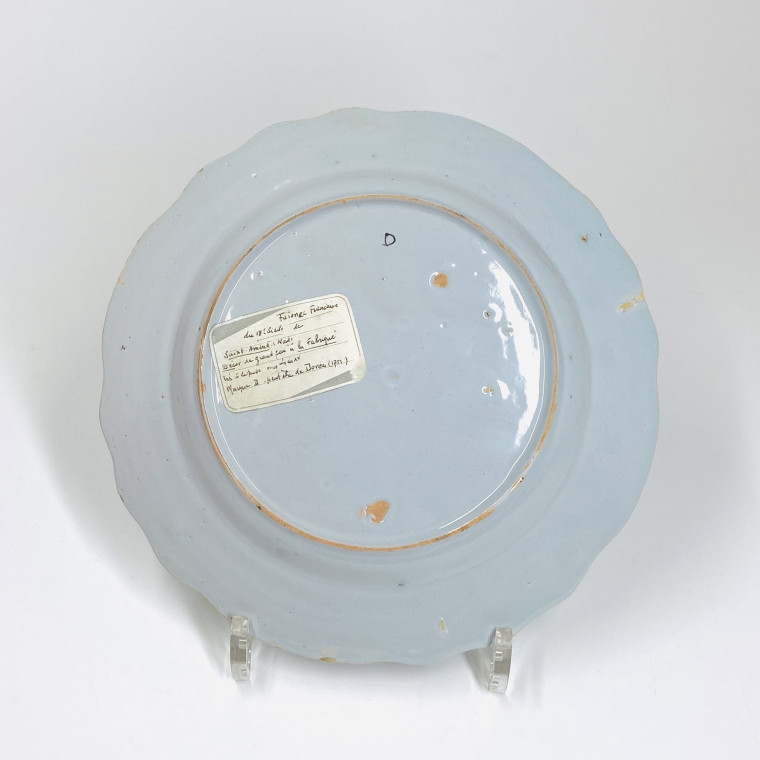 Saint-Amand-les-Eaux - Plate with pagoda decoration - Eighteenth century